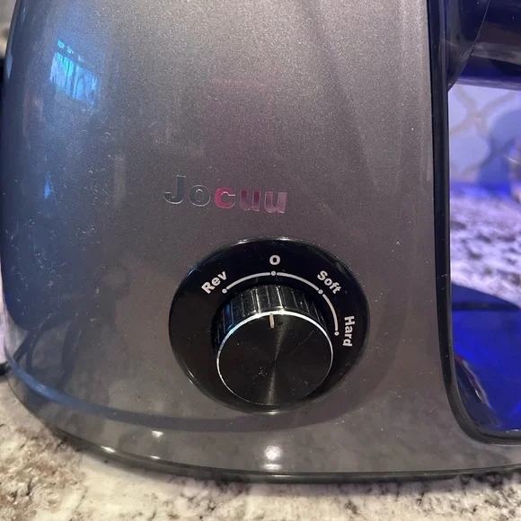 Jocuu Slow Masticating Juicer with slow/fast modes - Picture 4 of 4